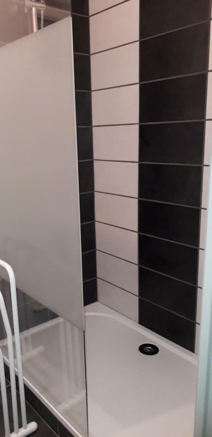 Appart Comme Chez Soi Pusignan Luaran gambar